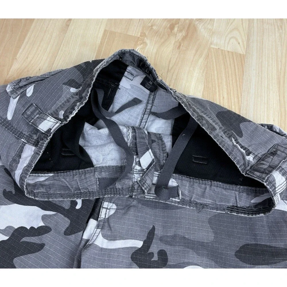 Vintage Y2K Champs Sports Camo Shorts / Baggy / Long / Size 36 / Military